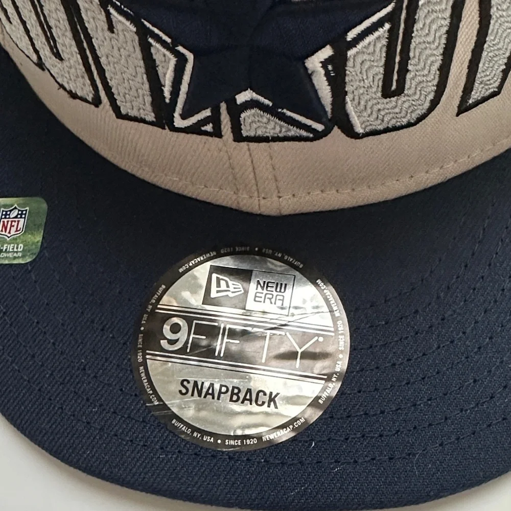 New Era Dallas Cowboys / Beige and Navy Snapback Cap / NFL